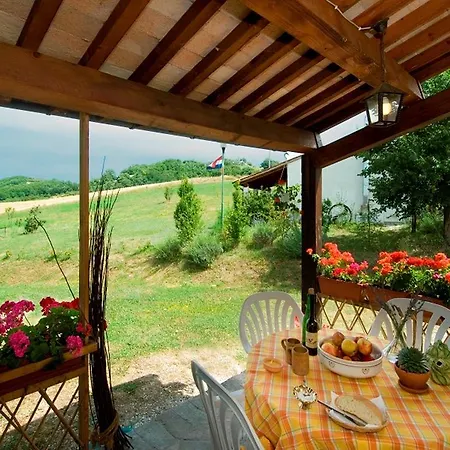 La Maestade Holiday *